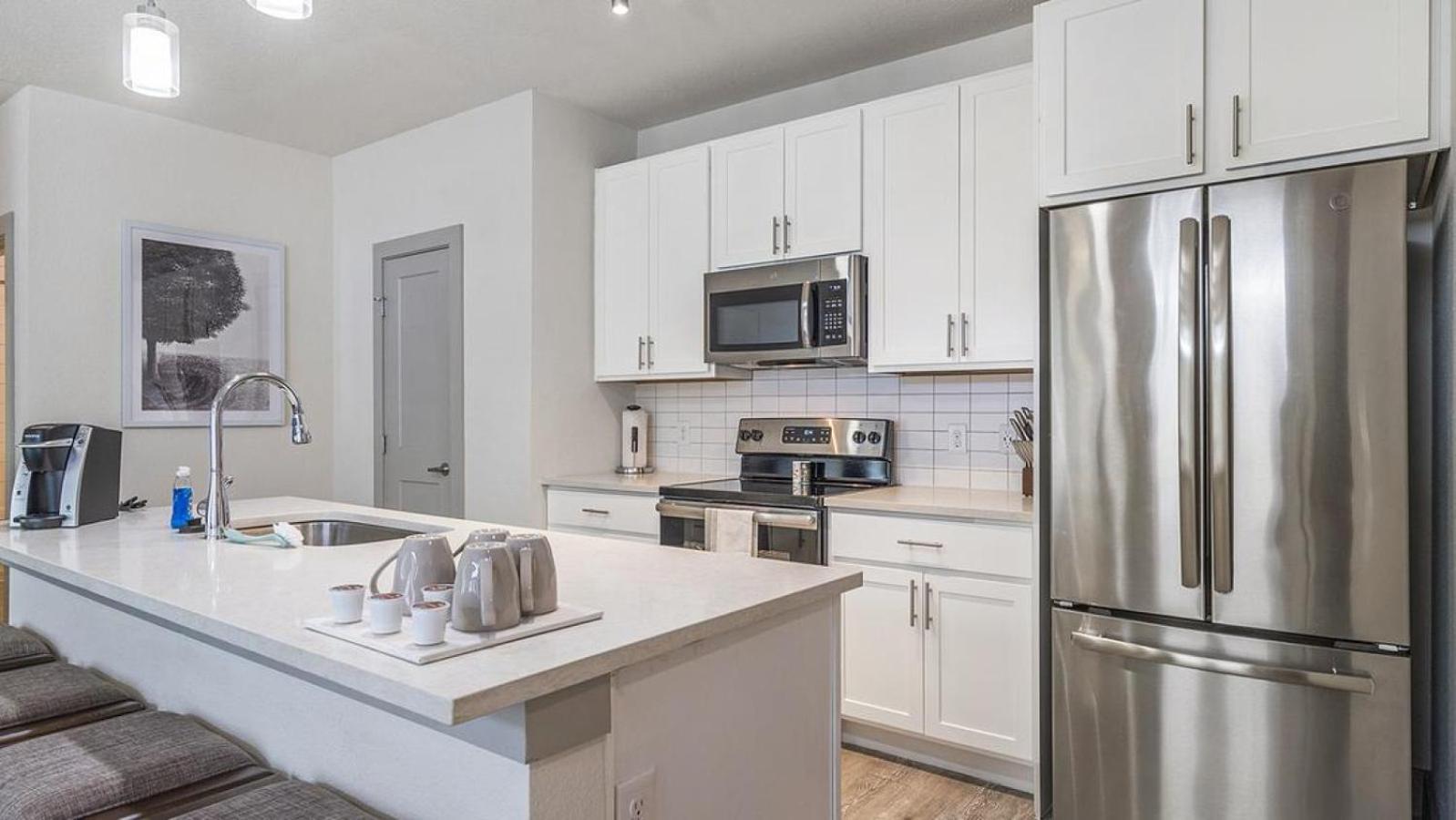 Landing Modern With Amazing Amenities Apartment